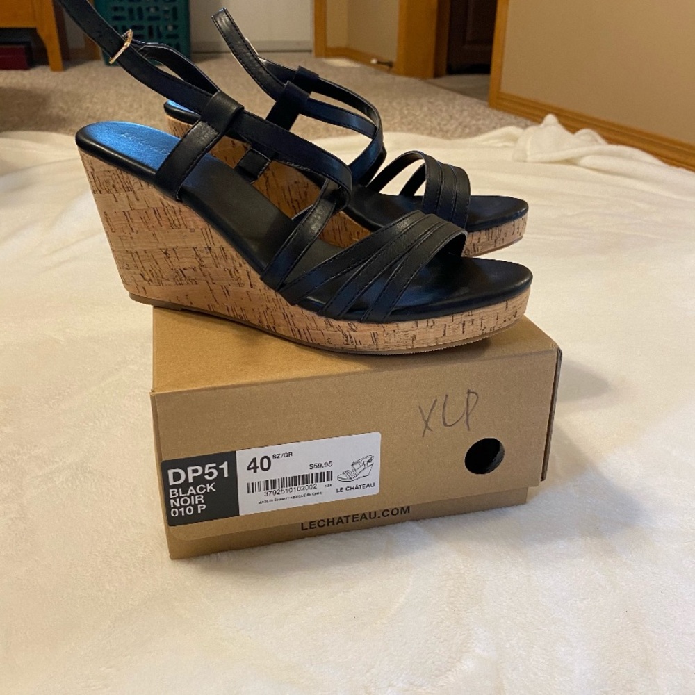 Gorgeous Wedge Heels Black and Cork Le Chateau Size 9 .
